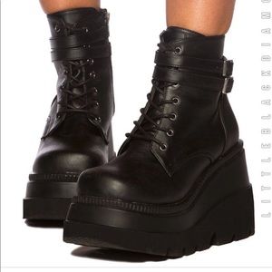Demonia Shaker Platform Boots